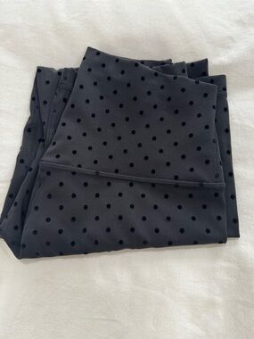 Lululemon viral Black Polka Dot Leggings Sz 6 black and gray